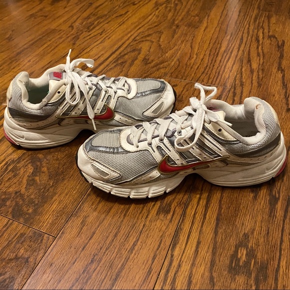 Red & gray Nike sneakers - Picture 4 of 5